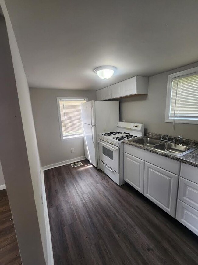 Building Photo - Studio Apartment on S Brookville Rd & S Arlington Ave