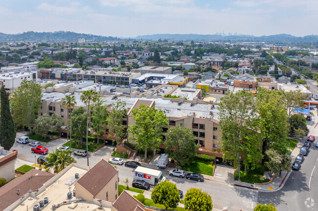 Aerial Context - Glendale Oaks