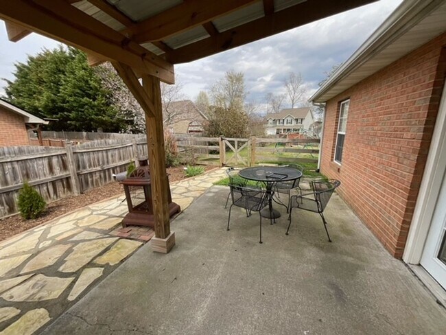 Building Photo - City of Maryville 37801 - 3 bedroom, 2 bat...