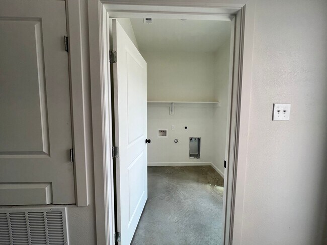 Foto del edificio - 2232 J E Woody Rd