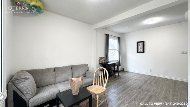 Building Photo - 981 Hackett St