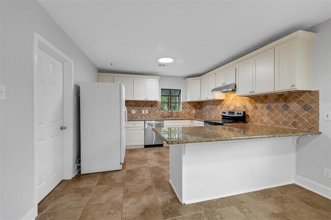 Foto del edificio - 5310 Claremont St