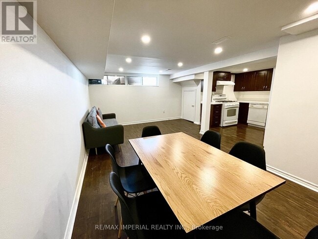 Building Photo - 254 Browndale Crescent