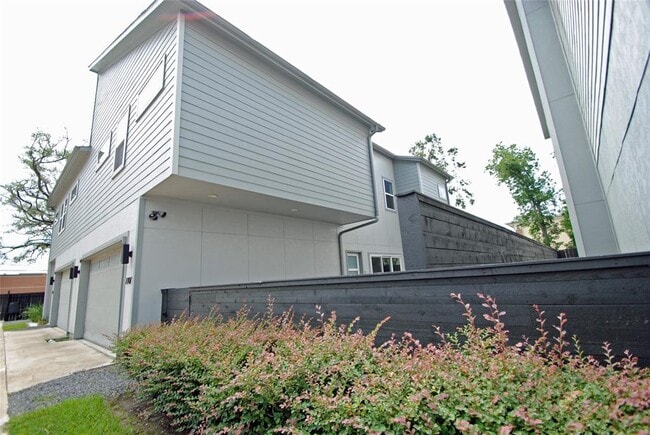 Building Photo - 7707 Jack Oak Ave