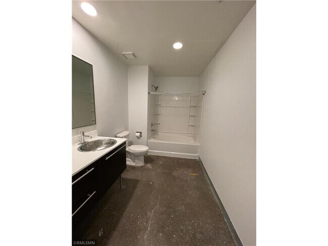 Building Photo - 700 N Washington Ave