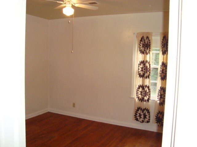 Foto del edificio - 3 bed/ 1 bath home 5 minutes to Ft Benning