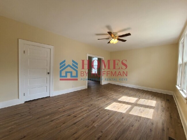 Building Photo - Two Bedroom House | Updated w/ Appliances