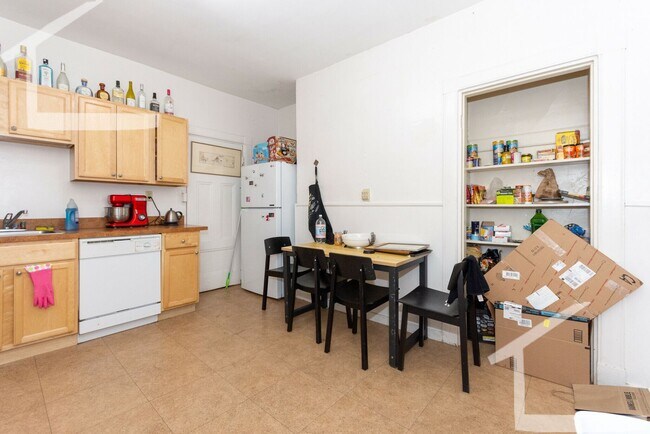 Foto del edificio - 9/1 Oversized 2BR on Ashford St near Packard's Corner!