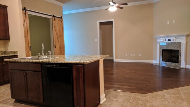 Foto del edificio - 742 Red Pine Dr