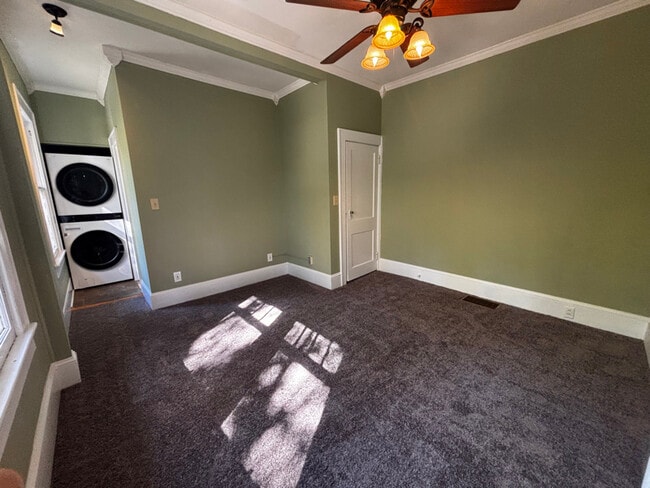 Foto del edificio - 201 Woodside Ave