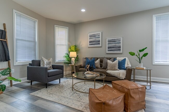 Building Photo - Spacious 6-Bedroom Home – Perfect for Large Families or Groups!