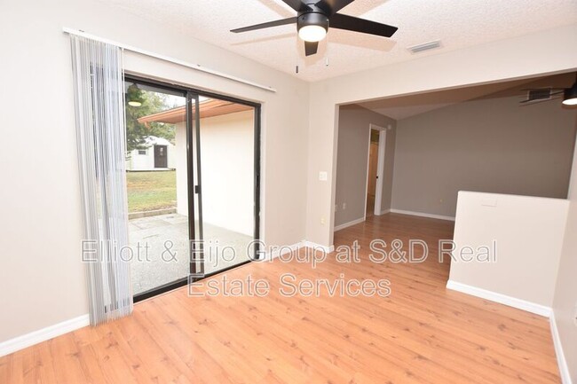 Foto del edificio - 746 Highland Gardens Ln