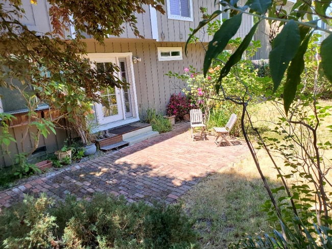 Building Photo - 1662 Stanmore Dr