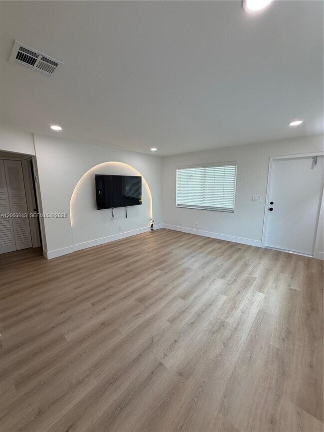 Foto del edificio - 708 SW 7th Ave