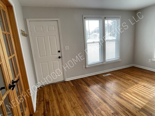 Foto del edificio - 2450 Gerald Ave