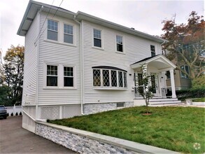 Building Photo - 129 Spruce St