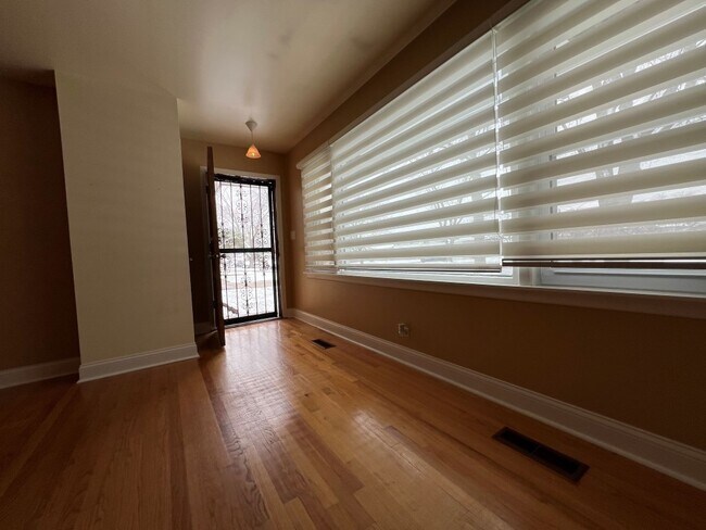 Building Photo - 1140 Perda Ln