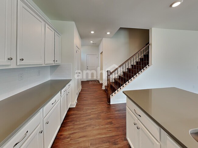 Building Photo - 2073 Windsor Park Avenue