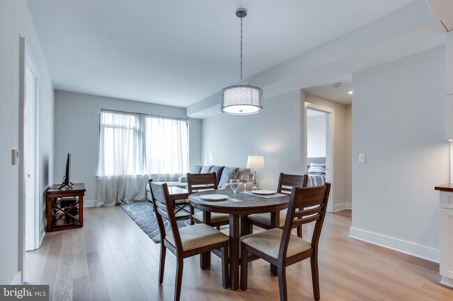 Foto del edificio - 4960 Fairmont Ave