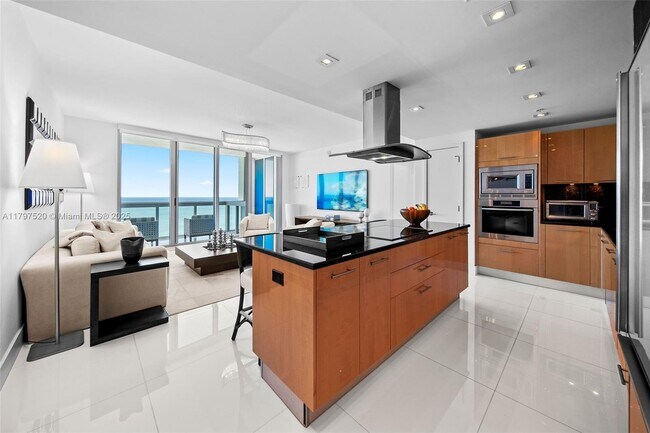 Foto del edificio - 6899 Collins Ave