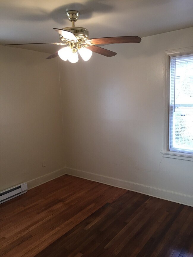 Foto del edificio - Adorable 3 bdrm/1bath House with Huge Back...