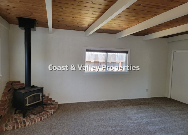 Building Photo - FOR RENT: 3BD HOUSE IN SALINAS