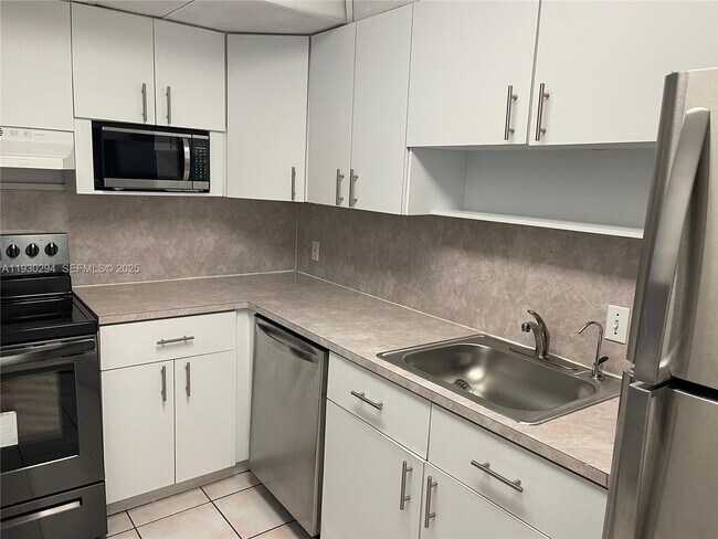 Foto del edificio - 4848 NW 24th Ct