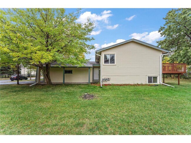 Building Photo - 6445 Douglas Dr N