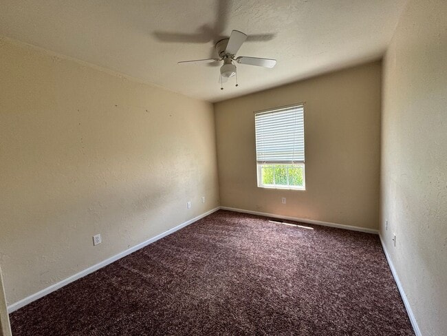 Building Photo - 3 Bedroom, 2 Bathroom House