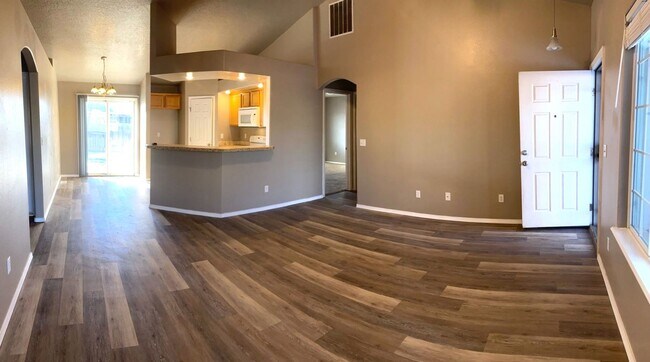 Building Photo - Nice Home In Valllivue School District