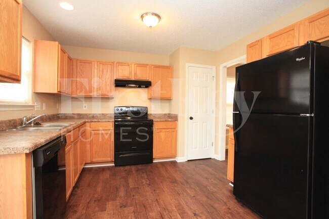 Foto del edificio - 906 Grassy Patch Ln