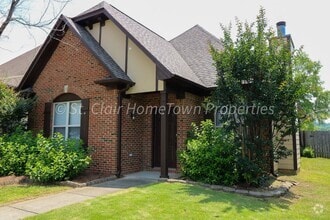 Building Photo - 1040 Washington Dr