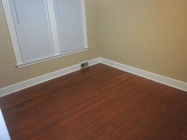 Foto del edificio - 3 br, 1 bath  - 44 Upson St First Floor