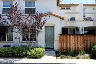 Building Photo - 41905 Davenport Way