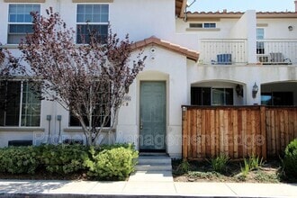 Building Photo - 41905 Davenport Way
