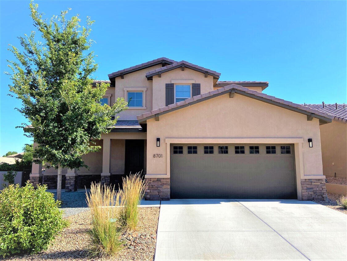 Primary Photo - 8701 Desert Finch Ln NE