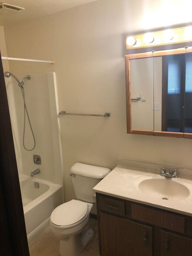 Primary Photo - 167 Flintridge Dr
