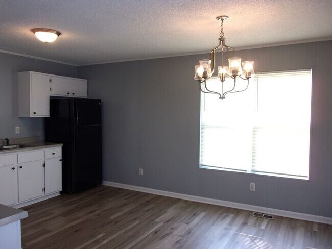 Foto del edificio - 3 Bedroom 1 Bath Home Recently Updated