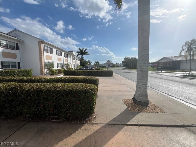 Building Photo - 7035 Cedarhurst Dr