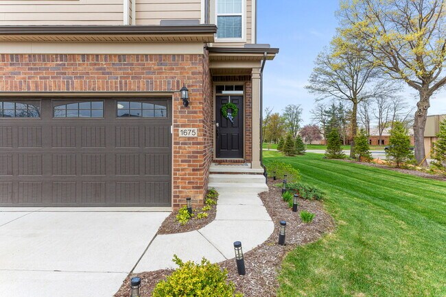 Building Photo - 1675 Addison Cir