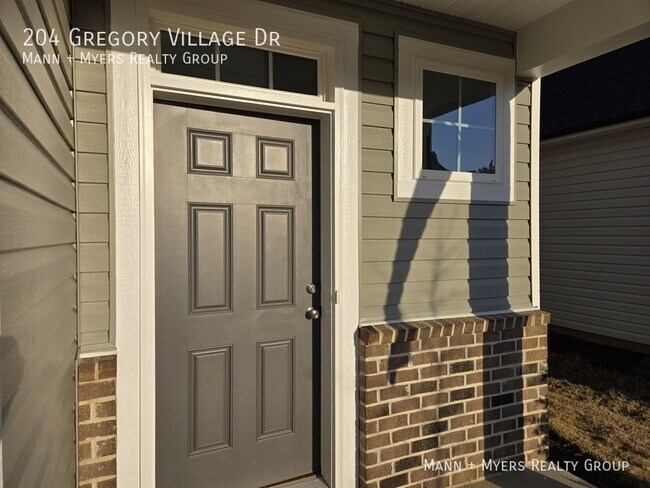 Building Photo - 204 Gregory Vlg Dr