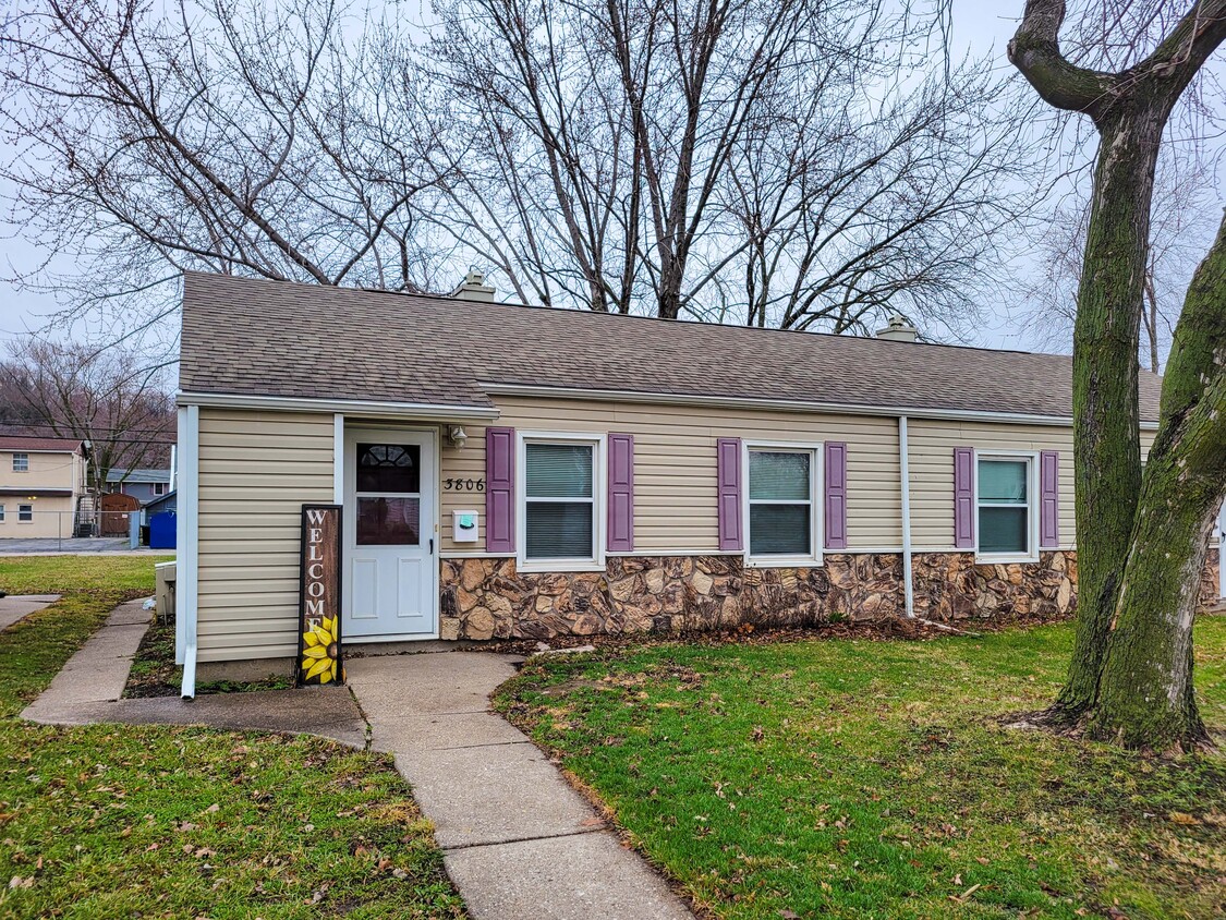 Primary Photo - 3806 Johnson Ave
