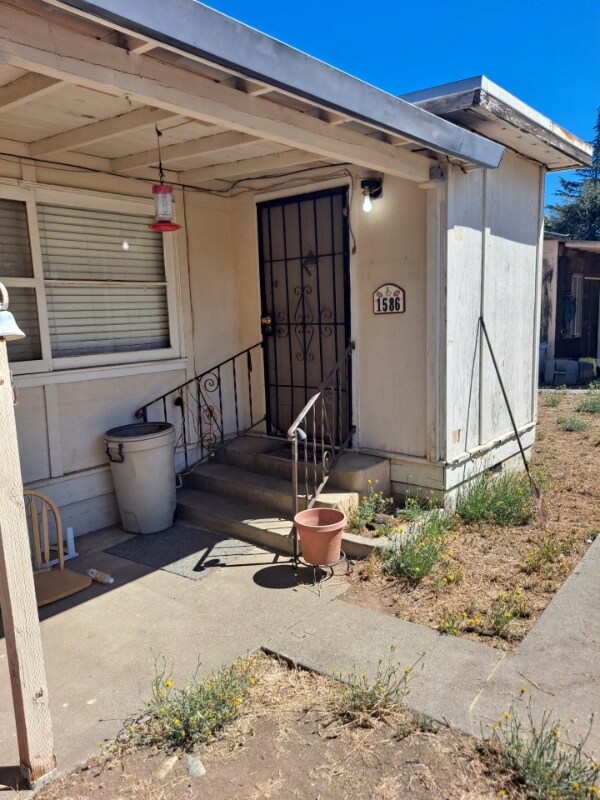 Primary Photo - 1586 Bonnell Ave