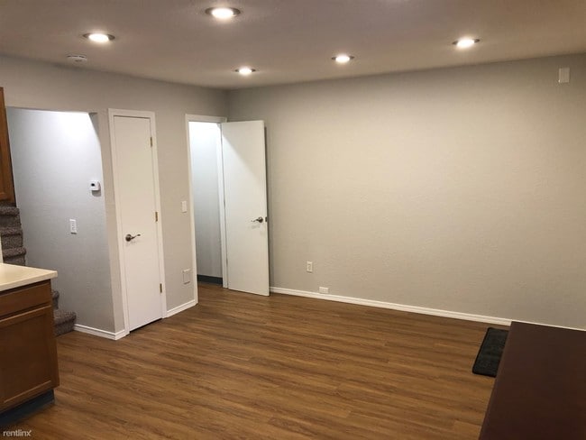 Building Photo - 1 br, 1.5 bath Condo - 4511 Folker St Apt 11B