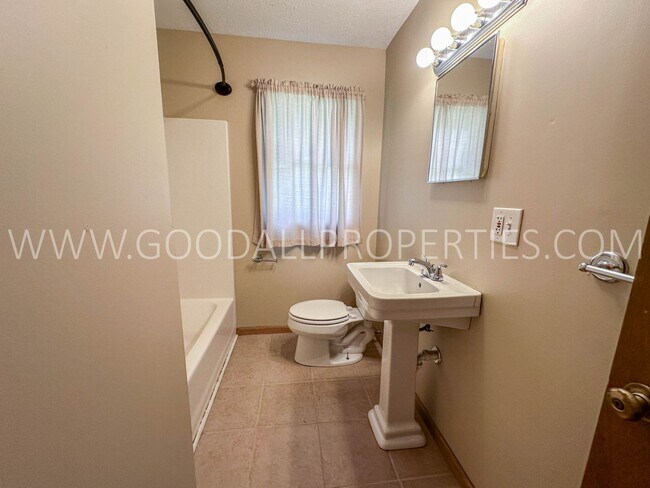 Foto del edificio - 3 Bedroom, 2 Bath on a cul-de-sac with a 4...