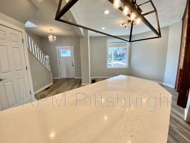 Building Photo - 413 N Graham St
