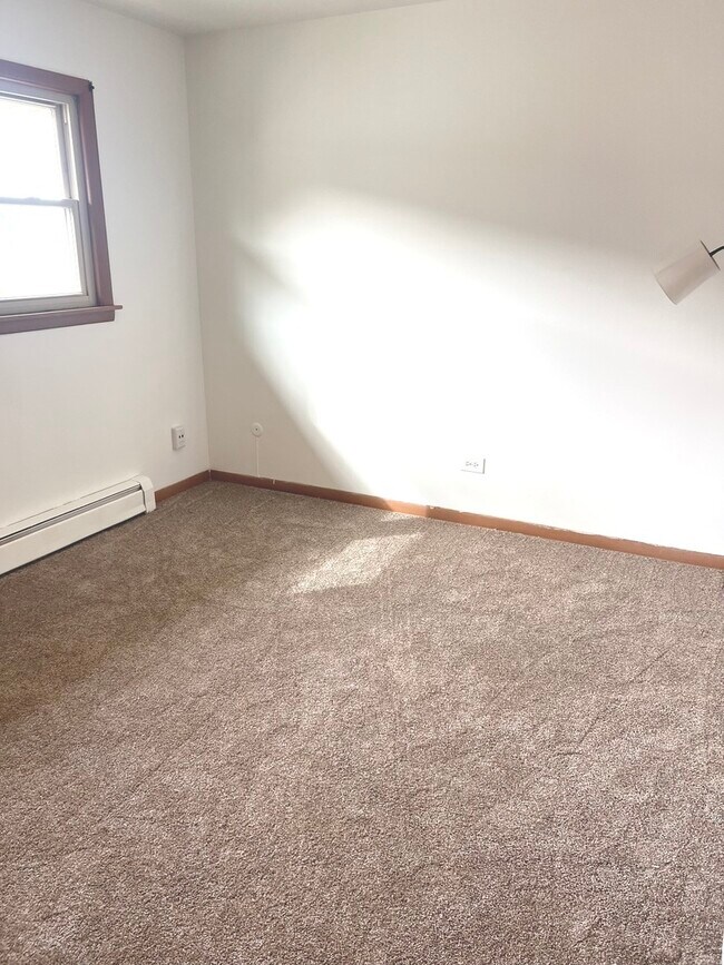 Building Photo - 9337 Kolmar Ave