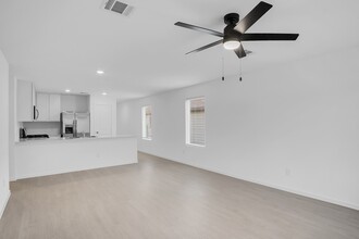 Building Photo - 220 Laura Leigh Ln
