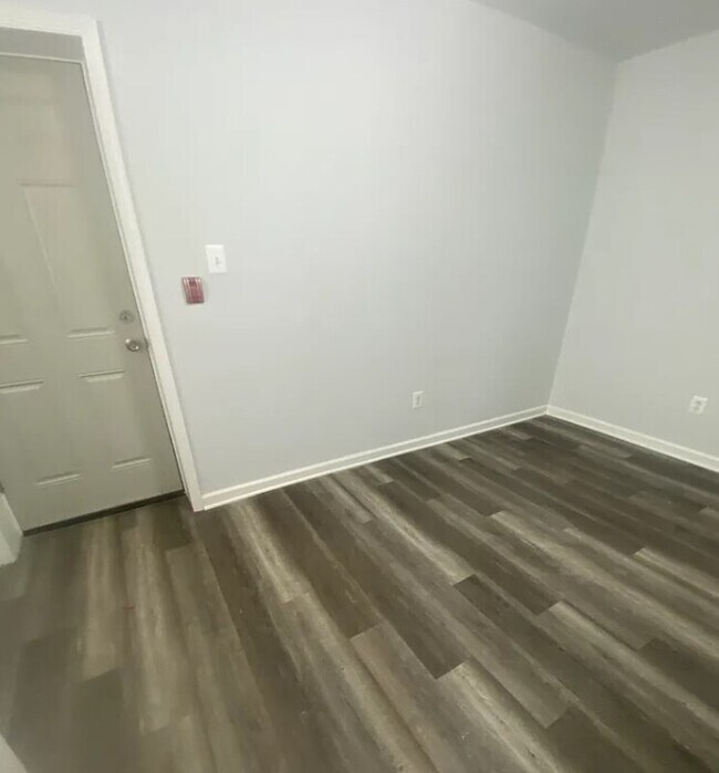 Foto del edificio - 4523 Pulaski Ave