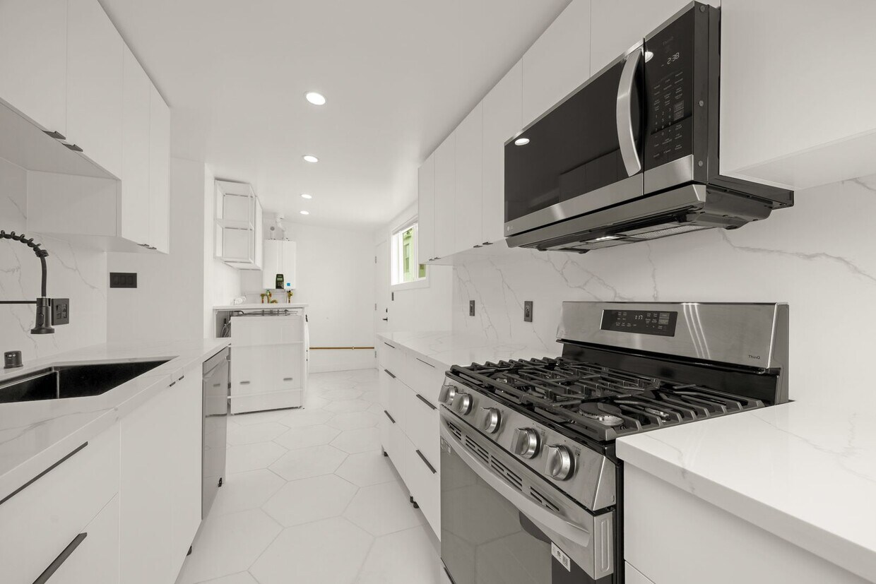 Foto principal - 1386-1388 47th Avenue (1355r)